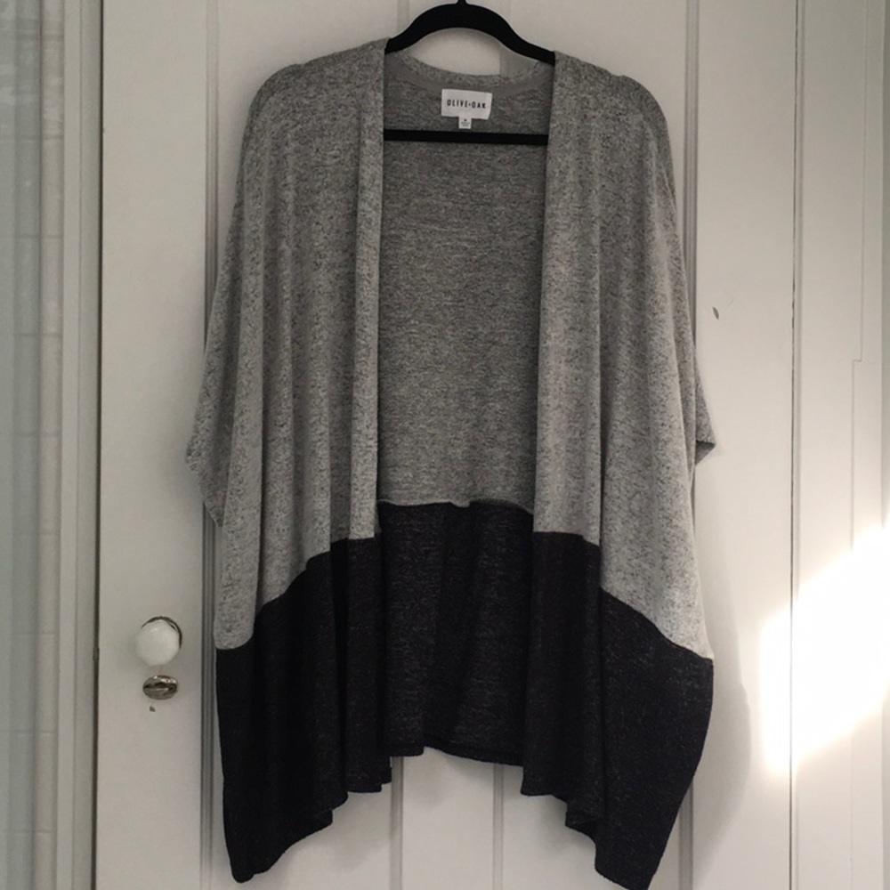 Olive & Oak Sweater Wrap Two Tone Gray Charcoal Medium